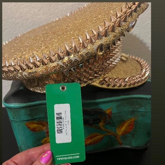 Tipsy Elves Gold Festival Hat Holiday fun - Picture 5 of 7